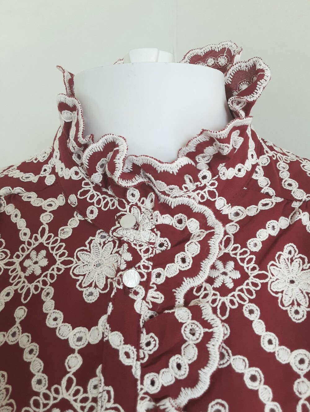 Sézane Dalhia Embroidered Burgundy|Cream Short Sleeve Shirt Blouse Sz 36 NWT - Picture 2 of 9